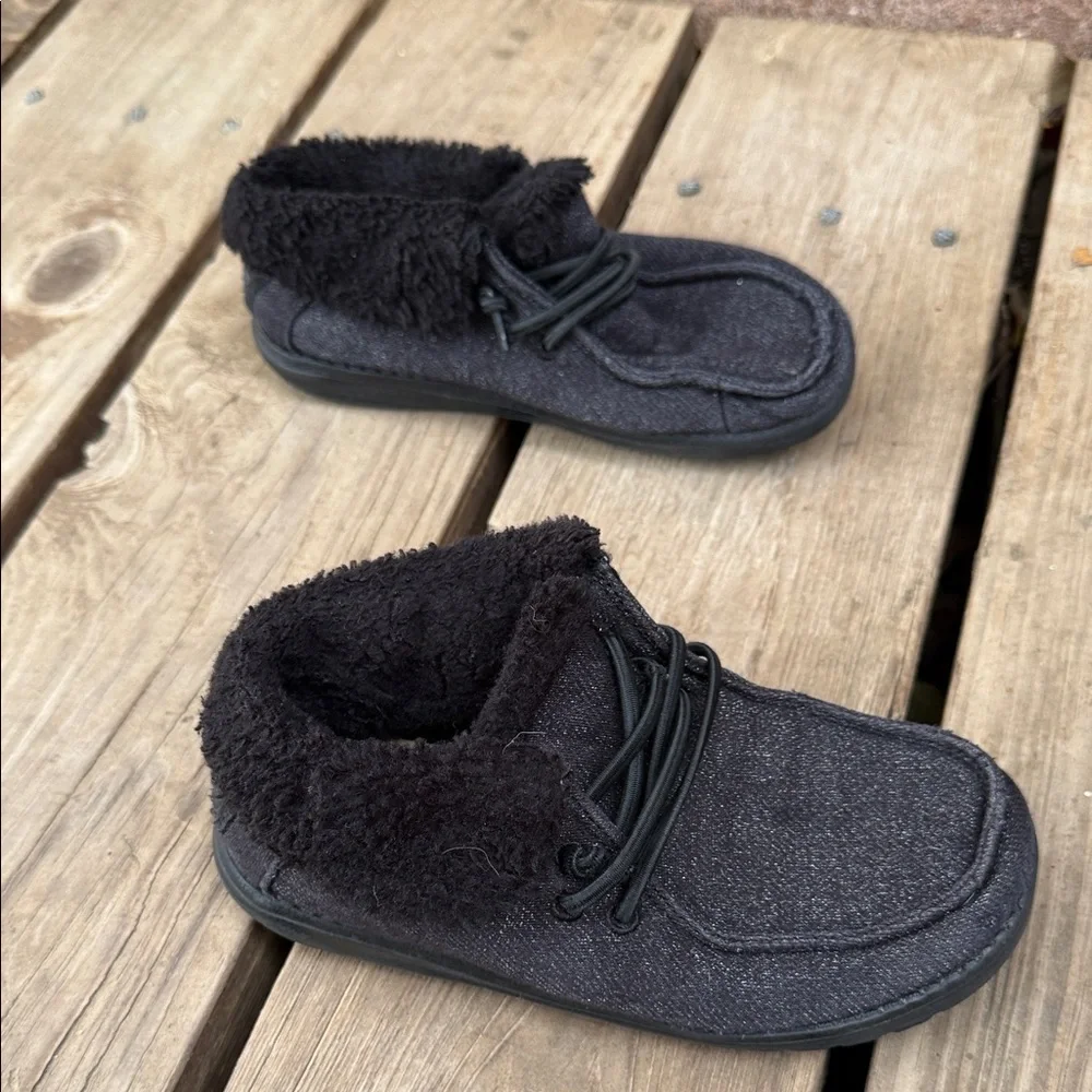 Hey Dude Black Faux Fur Lined Britt Youth Slip-On Shoes Size 12